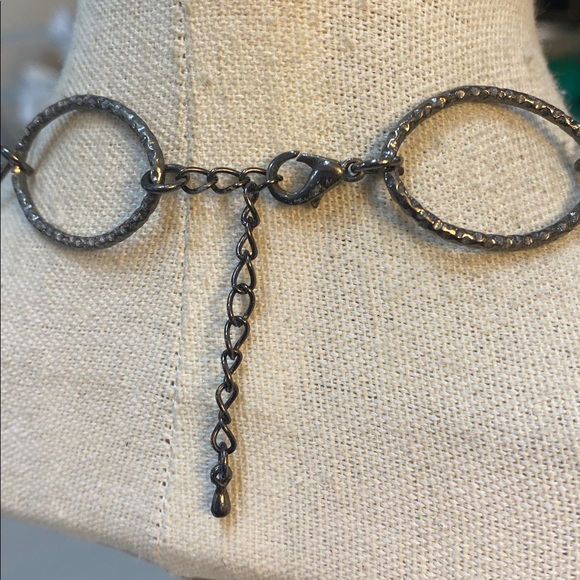 Silver tone circle chain necklace - Picture 3 of 4